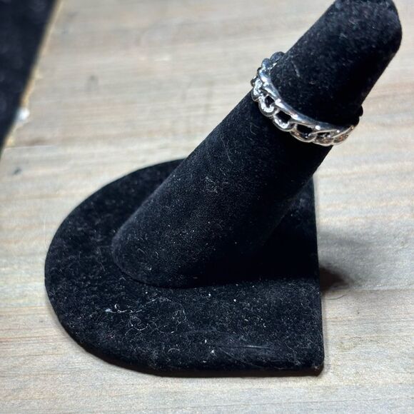 New! Link Stackable Fashion Silver Tone Ring Size 4 Costume Jewelry Hypoallerge - Picture 2 of 5